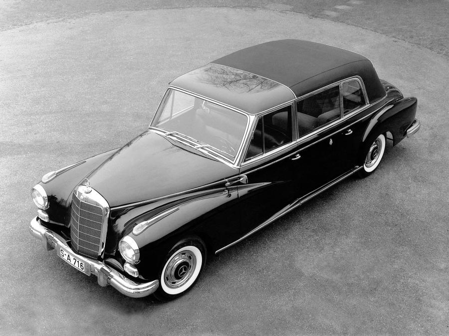  Mercedes-Benz 300d Pullman Landaulet Popemobile 1960 года  (фото 1 из 3)